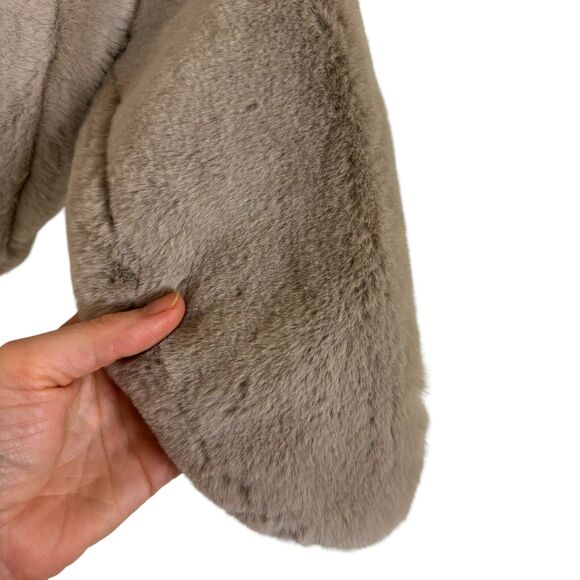 Madewell NWT Plush Faux Mink Fur Scarf with Brooch - Picture 3 of 6